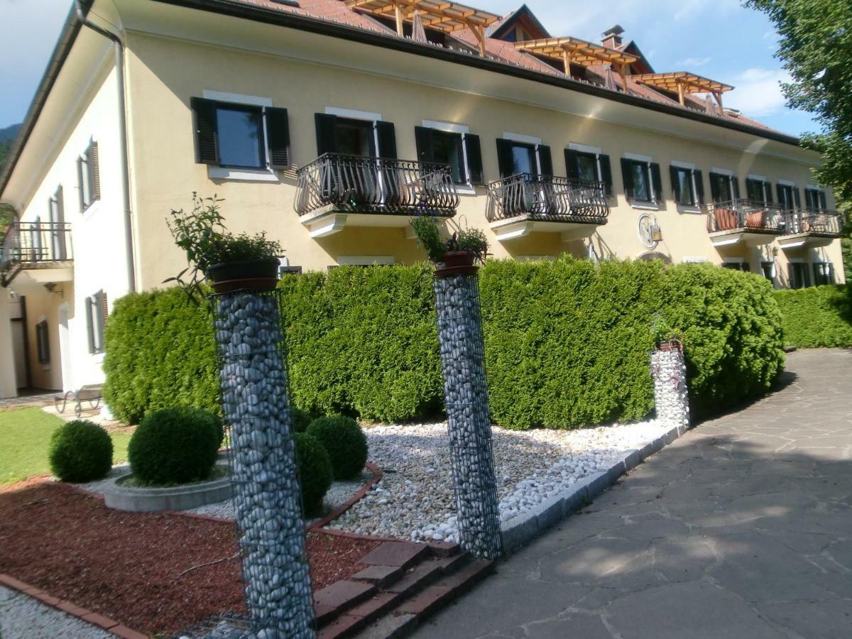 Garten- & Loggia-Appartement Herrenhaus Dellach im Drautal エクステリア 写真