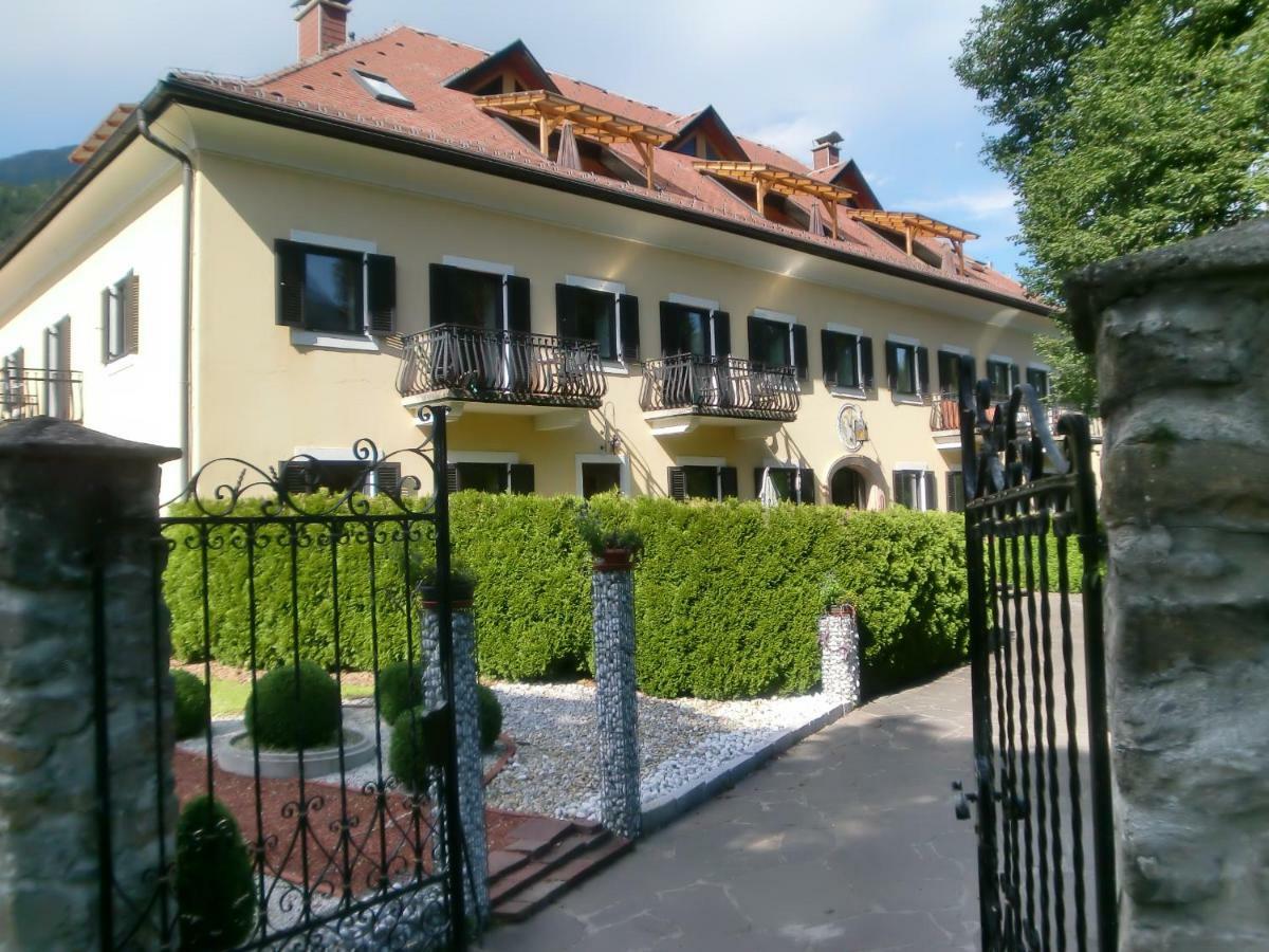 Garten- & Loggia-Appartement Herrenhaus Dellach im Drautal エクステリア 写真