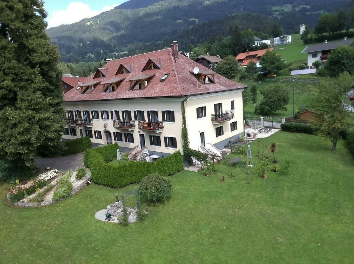 Garten- & Loggia-Appartement Herrenhaus Dellach im Drautal エクステリア 写真