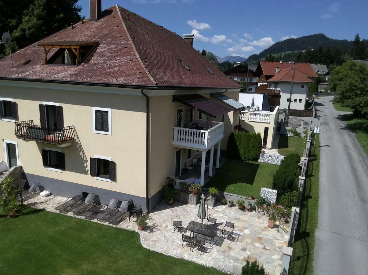 Garten- & Loggia-Appartement Herrenhaus Dellach im Drautal エクステリア 写真