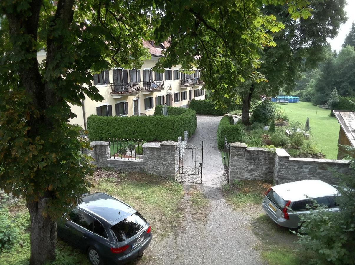 Garten- & Loggia-Appartement Herrenhaus Dellach im Drautal エクステリア 写真